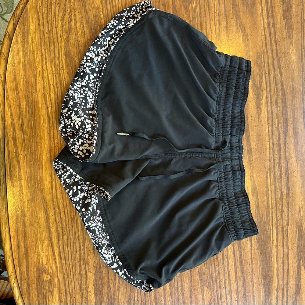 Lululemon 2 way reversible shorts - Picture 5 of 5